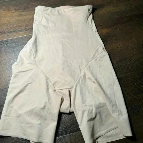 NWOT TC Fine  Intimates Womens Cool On You Firm Control Thigh Slimmer 4419 S - Picture 3 of 5